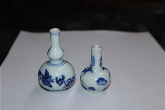 Two Chinese Kangxi period miniature blue and white bottle vases tallest 6.5cm